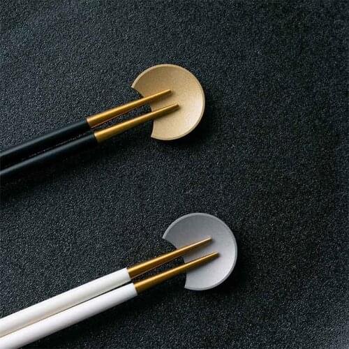 1 pcs Square Chopsticks Pillow Portable Kitchen Tools Stainless Steel Round Crescent Shaped Chopsticks Spoon Table Decoration