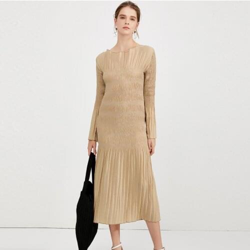 Europe and the United States womens 2020 spring new trumpet sleeve dress waist show thin one word wide collar womens dress