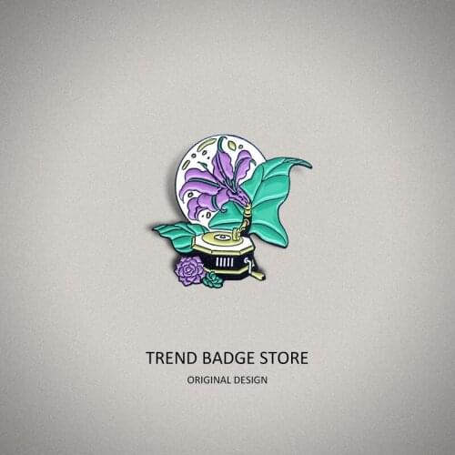 Three-dimensional imitation of the trumpet shape phonograph badge fashion vintage purple trumpet trumpet brooch