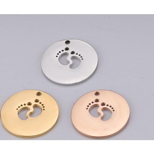 10pcs 22mm 3 Colors Hollow Baby Foot Round Pendant Charms Fit Jewelry Accessories Necklace Bracelets Charms for Women Men