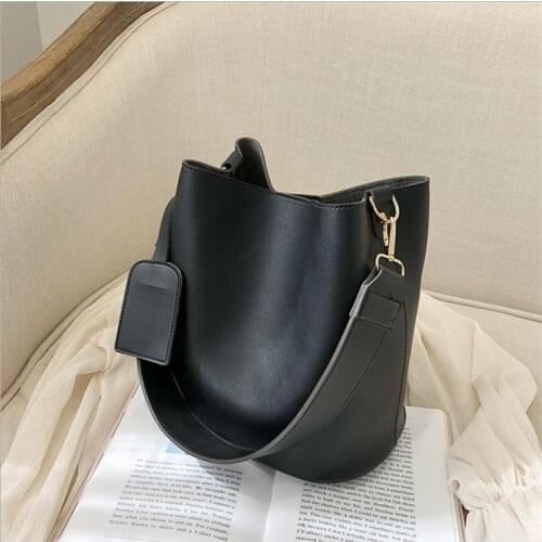 Womens Large Capacity 2020 Autumn Winter New Trendy Wide Shoulder Strap Bag Travel Single Shoulder Messenger Simple Bucket Bag