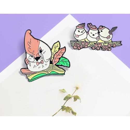 Bird Baby Reader brooches Bird student Book lovers Enamel Pins Book lovers Badge Custom Brooch Lapel Animal Jewelry Gift Kids