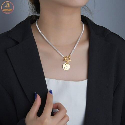 Akizoom Ins Fashion Necklace Pearl Chain Necklace Stainless Steel OT Buckle Queen Head Pendant for Women Jewelry Freeshipping