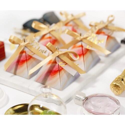 100pcs New Creative Triangular Pyramid Marble striped style Candy Box Wedding Favors Party Supplies Bomboniere thanks Gift Box