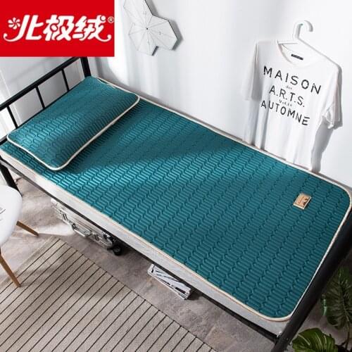 Three-piece latex summer sleeping mat in student dormitory covers upper and lower mattresses. Single cushion thickens the