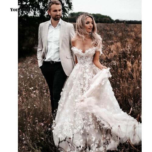 Hot Sale Ball Gown Wedding Dresses 2021 Sleeveless Bridal Gown Backless Sweetheart Chapel Train Applique White Plus Size Bride