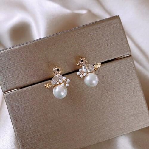 New Cute Bird Stud Earrings Pearl earrings For Woman temperament female earrings elegant exquisite Trend Fashion Stud Earrings