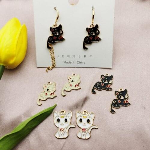 10pcs Wholesale New Oil Drop Enamel Cute moon cat shaped Charms Alloy Gold Plated Necklace Pendant jewelry YZ544