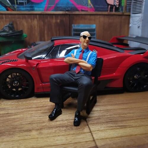 CMC Founder 1/18 Scale Car Model Scene Simulation Static Mini Doll Doll Model Collection Indoor Display Vehicle Accessories Show