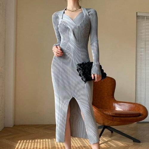 Elegant Retro Long Sleeve V-neck Knitted Dress 2020 Autumn And Winter New Mid-length Pure Color High Waist Sweater Dress