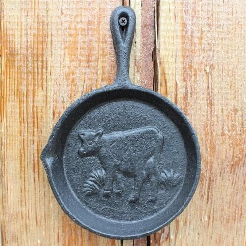 European Vintage Coffee Bar Wall Decor Cast Iron Hanging Frying Pan Plaques with Cow Pattern On