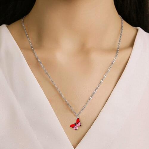 Fashion Special Appearance Choker Jewelry Colorful Butterfly Pendant Necklace Women Simple Clavicle Chain Jewelry Gifts