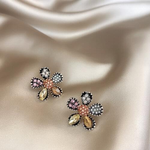 Vintage Shinning Rhinestones Flower Earrings 2020 Colorful Crystal Flowers Petel Stud Earrings for Women Retro Holiday Jewelry