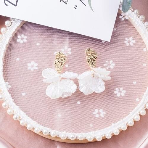 JIOFREE Korean White Shell Crack Flower Petal Clip Earrings For Women 2020 New Cute Sweet Irregular Earrings Trendy Jewelry Gift