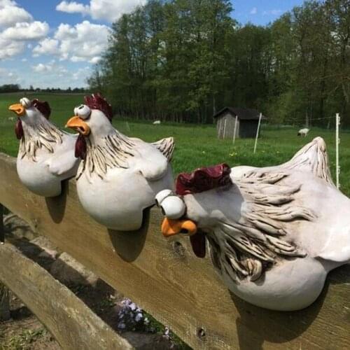 Funny Hen Resin Sculpture Distressed Craftsmanship Outdoor Fence Decoration Farm Garden Big Hen Clip Chicken Resin Craft Cracked