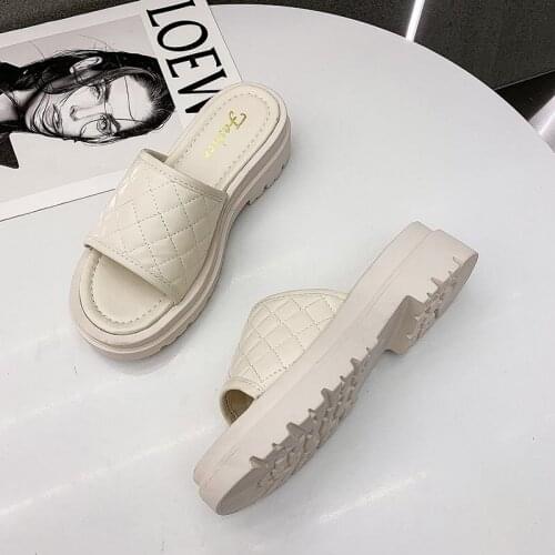 2021 Slippers Women Shoe Flats Summer Women Slippers Fashion 3.5cm Heel Non-slip Slippers Slip On Casual White Beige