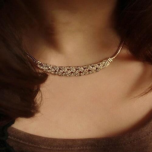 1 Pcs Retro Female 8 Word Twist Crystal Gem Clavicle Chain Necklace Simple Fashion Party Wedding Clothing Accessories