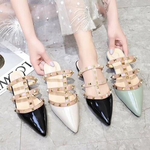 2020 Summer Women Slippers Patent Leather Pointed Toe Slipper Rivets Slides Flat Shoes Woman Slip on zapatos mujer mules 8037N