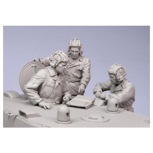 Soldier Model of World War II Soviet Soldiers in Discussion Three-person Kit 1:35