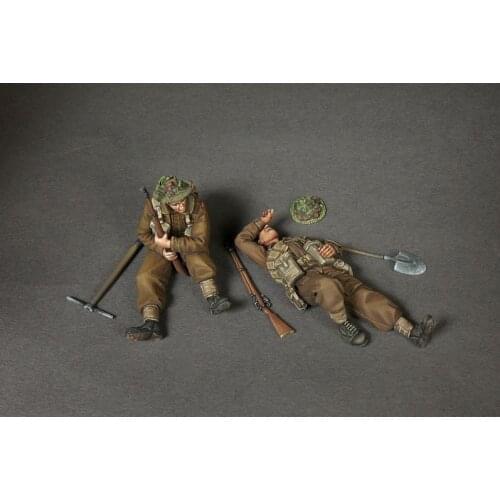 1/35 Resin Figure Model kits War scene 2 figures Unassambled Unpainted 036