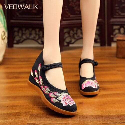 Veowalk Floral Embroidery Womens Casual Canvas Hidden Platform Shoes Retro Ladies Cotton Embroidered Shoes Woman Autumn Shoes
