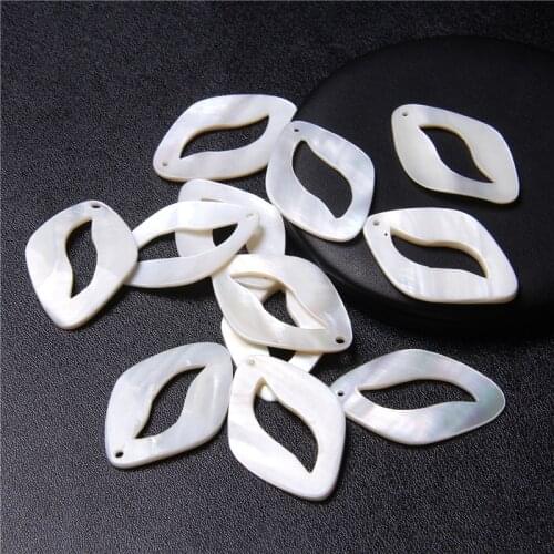Lips Shape Shell Pendant Bead DIY Mother of Pearl Beads Oval Creative Mouth Freshwater Shell Beads for Jewelry Necklace Making