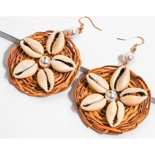Women Bohemian Style Round Straw Woven Dangle Earrings Fashion Rattan Shell Pearl Charm Dangle Earrings Drop Geometric Earrings