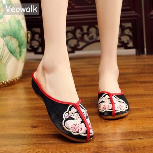 Veowalk Vintage Embroidered Women Flannel Cotton Fabric Close Toe Flat Slippers Summer Ladies Comfortable Soft Mules hoes
