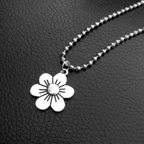 European and American small flower pendant necklace, cool girl, Bengdi jewelry, hip hop necklace, accessories, new arrivals
