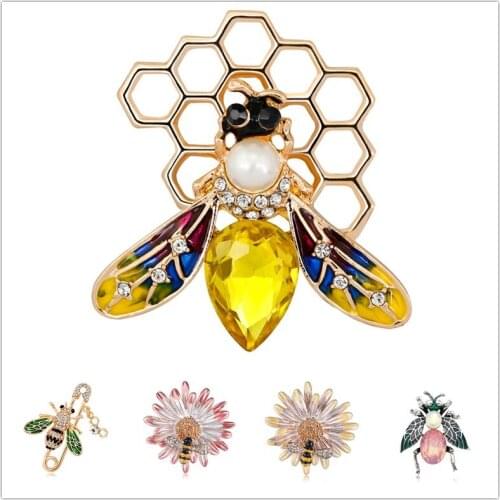 HOSENG Yellow Color Bee Insect Cartoon Brooch Fashion Backpack Collar Badge Woman Man Elegant Coat Enamel Rhinestone Pin HS_189