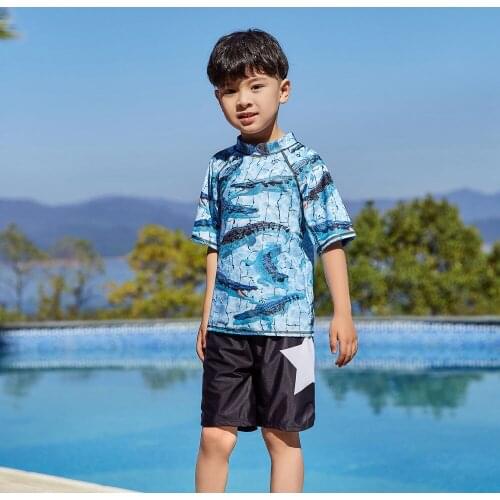 Boys Two Piece Rash Guard Swimsuits Alligator Prints Rash Guard Bathing Suits Sun Protection Swimsuits Beachwear Swim Shirt Cap