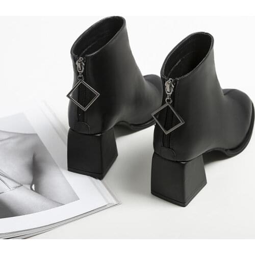 2021 Womens Shoes Fashion Soft Leather Short Boots Square Heel Fashion Martin Boots All-match Leather Shoes Single Boots