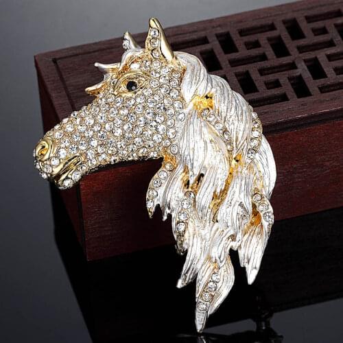 Blucome Men Horse head Brooches Jewelry White Enamel Brooch Bouquet Party Mens Hijab Accessories Rhinestone Pin Brooch Bijoux