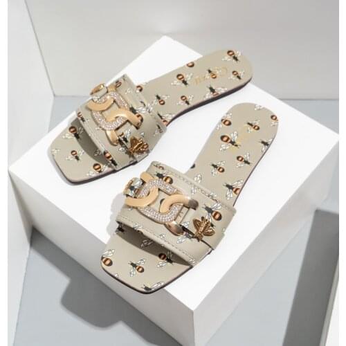New Ladies Slippers Square Toe Rhinestone Flat Bottom Slides Metal Square Button Cartoon Bees Print Casual Beach Shoes Slippers