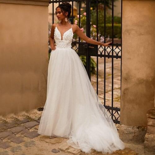 A-Line Tulle Sexy Deep V-Neck Wedding Dress 2021 Spaghetti Straps 3D Flowers Sweep Train Backless Bridal Gowns Custom Made