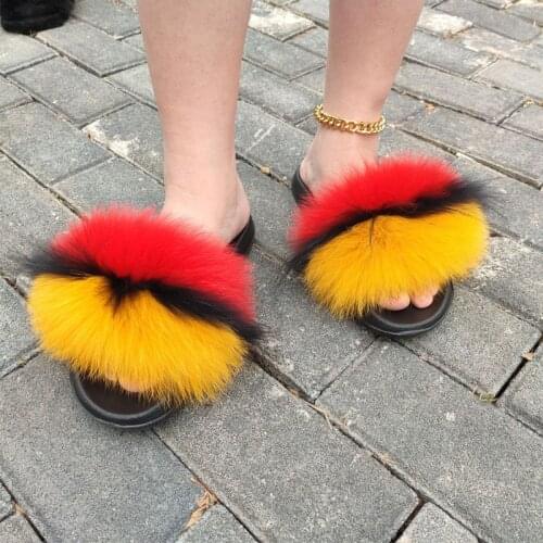 Summer Women Beach Walking Attractive Fur Flip Flops Girls Travel Necessary Quick Drying Fluffy Fur Slippers Women Furry Slides