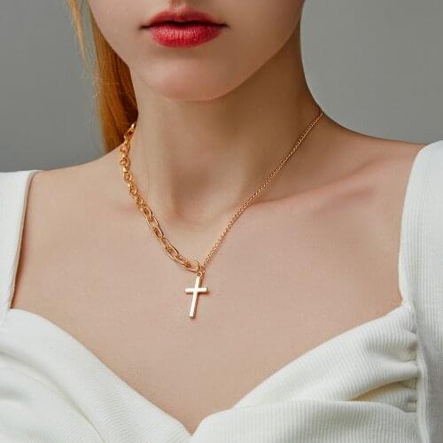 Unique Design Chain Asymmetric Cross Pendant Necklace Temperament Simple Alloy Pendant Clavicle Chain ins Style New Jewelry