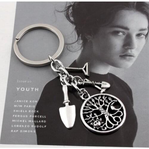 1pc Shovel Cute Tool Hoe KeyChain Tree And Sun Gardener Keyring For Men Party Gift Accessory Jewelry E2387