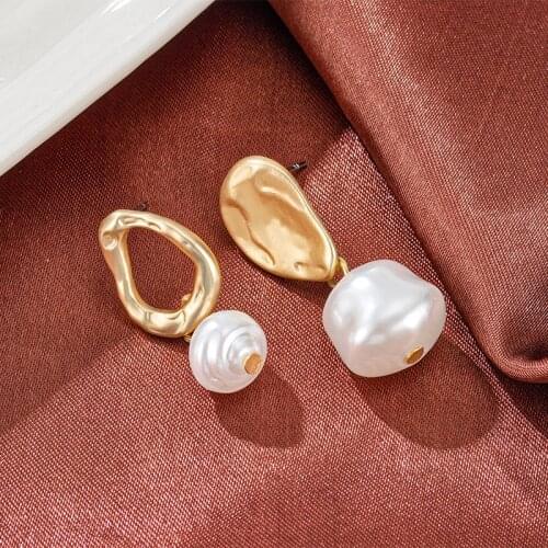 2021 New Vintage Punk Baroque Large and Small Pearl Earrings Gold Color Metal Material Circle Earclip Women Party Wear Jewelry