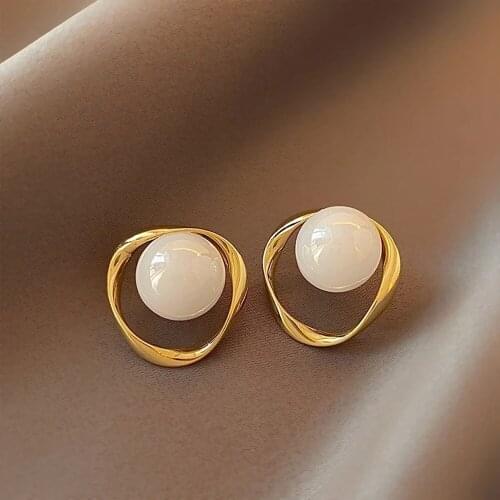 Classic Geometric Irregular Shape Hollow Out Metal Pearl Earrings For Woman Luxury Accessories For Korean Fashion Jewelry Girls