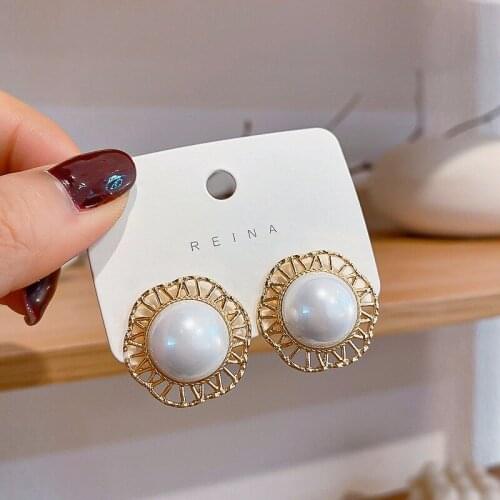Trendy Pearl Round Pendant Stud Earrings For Women Fashion Pearl Charm Statement Jewelry Wedding Earrings Female