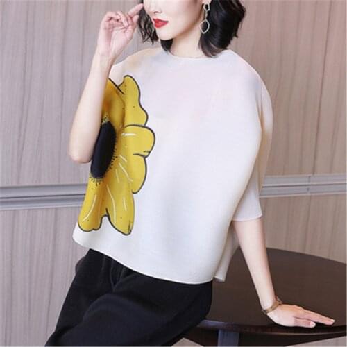 Miyake pleated womens clothing 2021 Korean version of high-end fashion spring new all-match print slim plus size top T-shirt