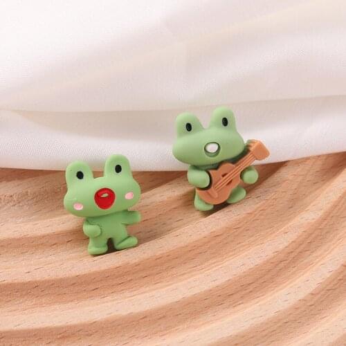 Guitar Frog Cartoon Pins Green Stereoscopic Pins Cute Sing Frog Scarf Bag Clothes Lapel Pin Gifts for Children Friends