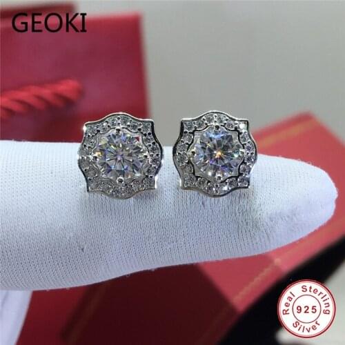 Geoki 925 Sterling Silver Passed Diamond Test Total 1 Ct Perfect Cut D Color VVS1 Moissanite Stud Earrings Women Luxury Jewelry