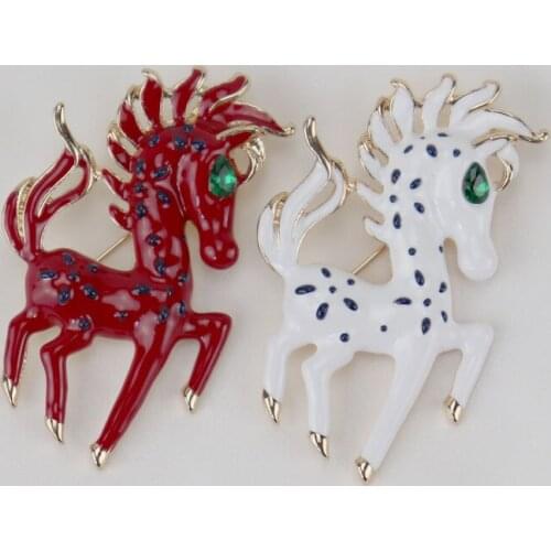 New European and American retro style Enamel Inlaid semi-precious stones Spotted horse fashion brooch