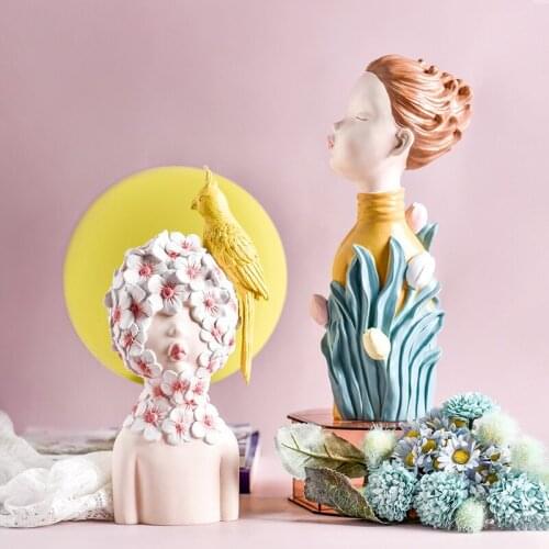Woman Sculpture Living Room Decoration Crafts 2021 New Arrial Nordic Ins Home Decorations People Statues Resin Figurines Flower