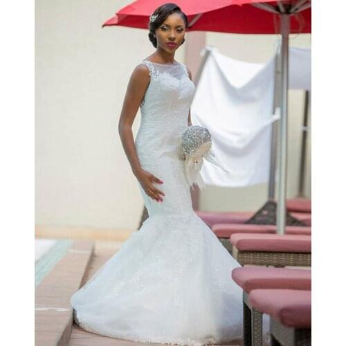 Vestidos De Noiva Romantic Wedding Dresses 2021 Scoop Button Sleeveless Lace Applique Sweep Train Mermaid Bridal Dress Gown