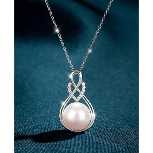 The locket, the Pearl, the necklace