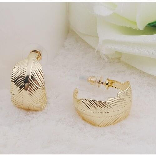 Smooth/leaf iron ear clip