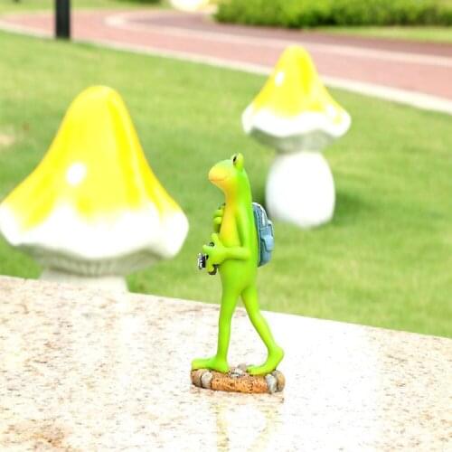 Resin Frog Statue Sculpture Collectible Animal Art Home and Fairy Garden Decoration Table Decor Perfect for Gifts and Souvenirs